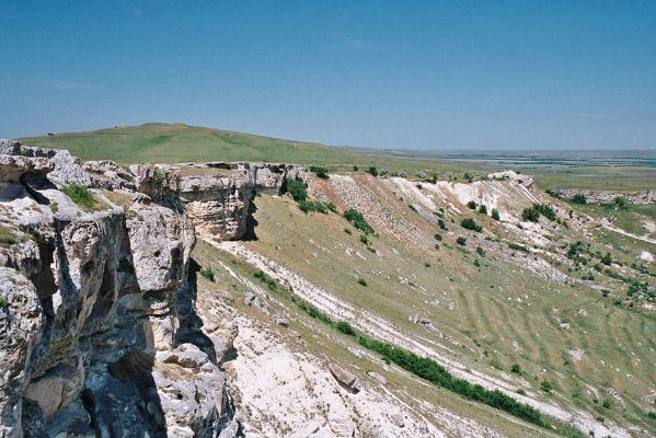 Belaya Skala, 5.6.2007
Rozpukané okraje náhorní planiny.
Klíčová slova: Ukrajina Krym Belaya Skala