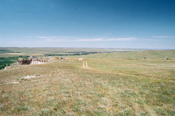 Belaya Skala, 5.6.2007
Krymské kavylové stepi se táhnou k severu, kde se za úzkou šíjí, plnou obřích slanisek, spojují se stepní zónou Ukrajiny a jižní Rusi.
  
Schlüsselwörter: Ukrajina Krym Belaya Skala step