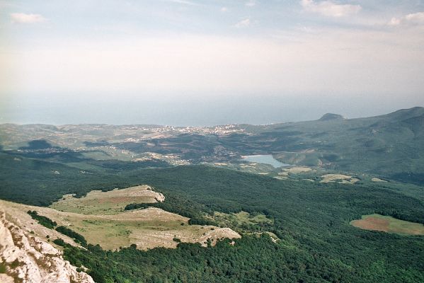 Chatir-Dag, 11.6.2007
Pohled do zálivu u města Alušta. 
Klíčová slova: Ukrajina Krym Chatir-Dag Alusha