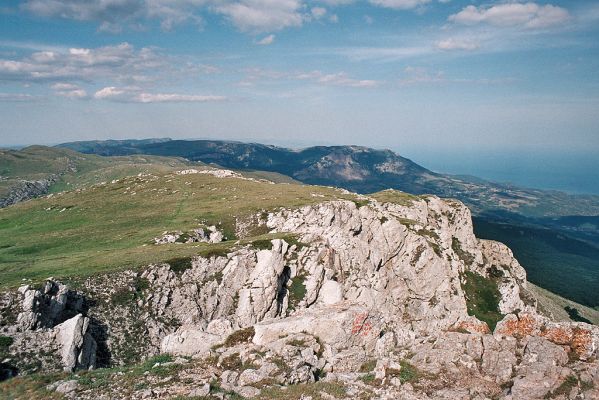 Chatir-Dag, 11.6.2007
Pohled z hlavního vrcholu k východu na Demerdzhi yaylu
Klíčová slova: Ukrajina Krym Chatir-Dag Demerdzhi yayla