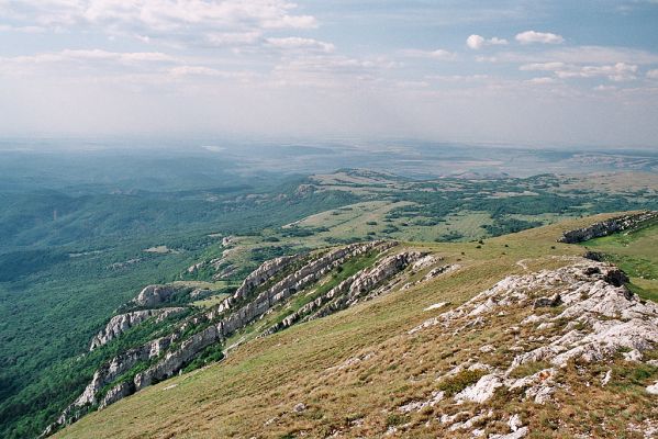 Chatir-Dag, 11.6.2007
Severozápadní svahy planiny. Pohled k severu k Simferopolu.
Klíčová slova: Ukrajina Krym Chatir-Dag