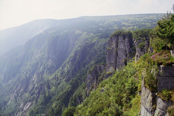 Krkonoše, Labský důl, 17.8.2002
Hrana ledovcového karu pod Pančavskou loukou.
Klíčová slova: Krkonoše Labský důl Ambrožova vyhlídka