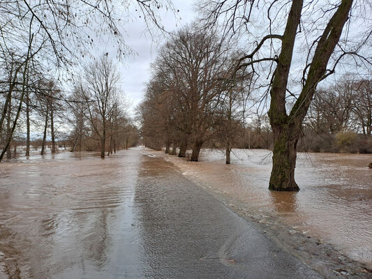 Opatovice nad Labem, 26.12.2023
Zaplavená silnice z Opatovic nad Labem do Vysoké nad Labem.
Klíčová slova: Opatovice nad Labem Velký ostrov Labe povodeň