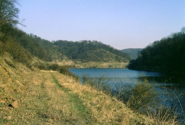 Lánská obora, 1.4.1997
Pohled od západu na vodní nádrž Klíčava.
Mots-clés: Zbečno Křivoklátsko Lánská obora Klíčava