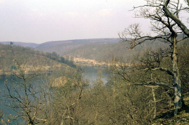 Lánská obora, 1.4.1997
Pohled od Zadního Vápence na vodní nádrž Klíčava.
Klíčová slova: Zbečno Křivoklátsko Lánská obora Klíčava