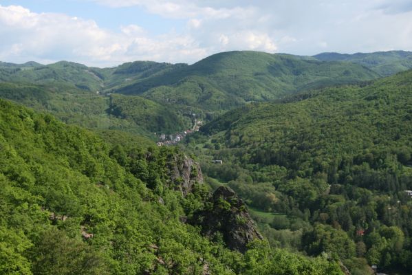 Lehôtka pod Brehmi, 8.5.2016
Štiavnické vrchy, vrch Gráfovská - Kapitulské bralá. Pohled na Sklené Teplice.
Klíčová slova: Lehôtka pod Brehmi Štiavnické vrchy vrch Gráfovská Kapitulské bralá Sklené Teplice