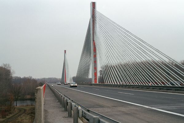 Libice nad Cidlinou, 13.3.2004
Dálniční most přes Labe.
Klíčová slova: Libice nad Cidlinou Libický luh