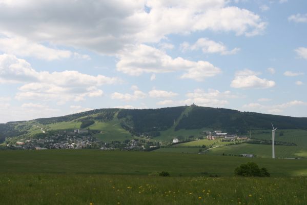 Loučná pod Klínovcem, Háj, 26.5.2012
Pohled z Hájského kopce na Fichtelberg.
Klíčová slova: Krušné hory Loučná pod Klínovcem Háj Hájský kopec Cteniceta cuprea