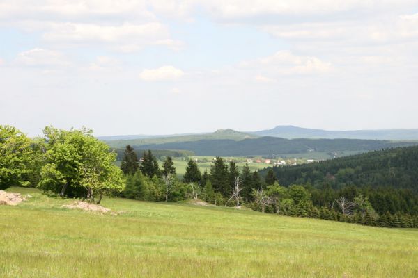 Loučná pod Klínovcem, Háj, 26.5.2012
Pohled z Hájského kopce na Kovářskou.
Klíčová slova: Krušné hory Loučná pod Klínovcem Háj Hájský kopec Kovářská
