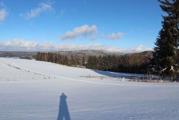 Machov, 22.1.2022
Vyhlídka U Jeřábu - pohled na Broumovské stěny.
Klíčová slova: Machov U Jeřábu Broumovské stěny