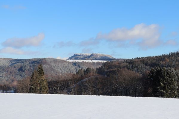 Machov, 22.1.2022
Vyhlídka U Jeřábu - pohled na Hejšovinu.
Klíčová slova: Machov U Jeřábu Hejšovina Szczeliniec