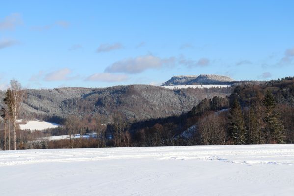Machov, 22.1.2022
Vyhlídka U Jeřábu - pohled na Hejšovinu.
Klíčová slova: Machov U Jeřábu Hejšovina Szczeliniec
