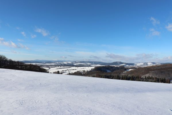 Machov, 22.1.2022
Vyhlídka U Jeřábu - pohled na Krkonoše, Adršpašsko-teplické skály a Ostaš.
Klíčová slova: Machov U Jeřábu Krkonoše Adršpašsko-teplické skály Ostaš
