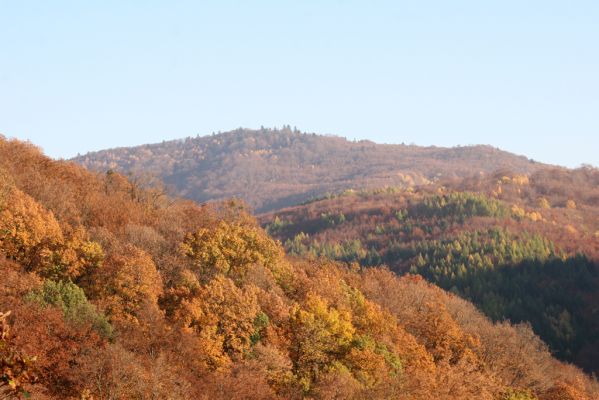 Malá Lehota, 26.10.2013
Hlboká dolina, vrch Kamenné vráta. Pohled na Brezový vrch. 
Klíčová slova: Malá Lehota Hlboká dolina vrch Kamenné vráta Brezový vrch
