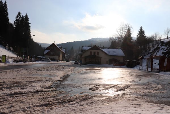 Pec pod Sněžkou, 24.3.2021
Autobusové nádraží.
Klíčová slova: Krkonoše Pec pod Sněžkou autobusové nádraží
