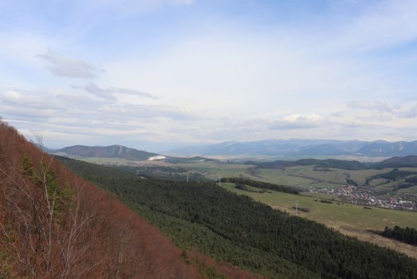 Malé Ledenice, 17.4.2019
Strážovské vrchy, vrch Dúpna. Pohled na obec Malé Ledenice a Martinské hole.
Klíčová slova: Malé Ledenice Strážovske vrchy vrch Dúpna Martinské hole