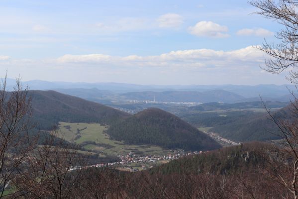 Malé Ledenice, 17.4.2019
Strážovské vrchy, pohled z vrchu Dúpna na Prečín a Považskú Bystricu.
Klíčová slova: Malé Ledenice Strážovske vrchy vrch Dúpna Prečín