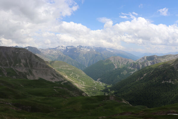 Saint-Dalmas-le-Selvage, 19.6.2023
Alpes Maritimes, Col de Raspaillon. Pohled na valley Le Tinée.
Klíčová slova: Saint-Dalmas-le-Selvage Alpes Maritimes Col de Raspaillon Cime de Vermillon.