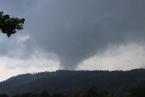 Mladé Buky, 28.9.2021
Stadion - pohled na větrný vír nad Peklem.
Klíčová slova: Mladé Buky stadion