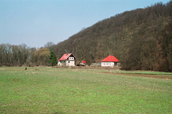 Moravičany, 5.4.2005
Chaloupka pod Doubravou.
Klíčová slova: Moravičany Chaloupka Doubrava