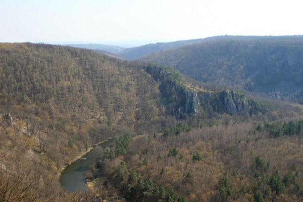 Podmolí - kaňon Dyje, 2.4.2007
Suťové lesy nad Dyjí. Pohled z Liščí skály jihovýchodu.
Klíčová slova: Podmolí Podyjí Liščí skála Dyje