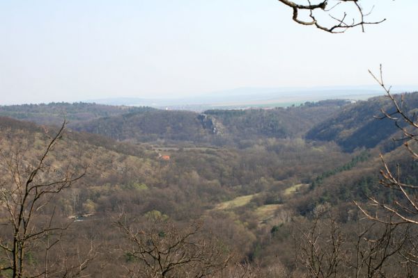 Podmolí - kaňon Dyje, 2.4.2007
Pohled od Železných schodů na Šobes.
Schlüsselwörter: Podmolí Podyjí Železné schody Šobes