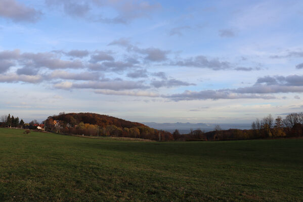 Jirkov, Jindřišská, 7.11.2022
Louky u Jindřišské.
Keywords: Krušné hory Jirkov Jindřišská