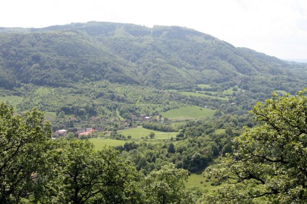 Stráž nad Ohří, vrch Nebesa, 20.5.2009
Pohled na Stráž a Jakubovský vrch.
Klíčová slova: Stráž nad Ohří Nebesa