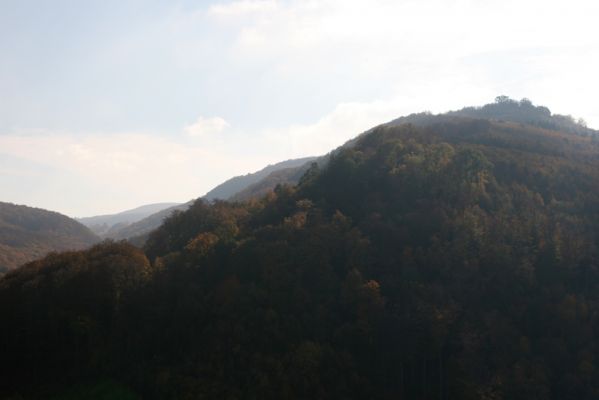 Obyce, 13.10.2013
Pohronský Inovec, Záhradská dolina - vrch Cerov. Pohled na vrch Dúbrava.
Klíčová slova: Pohronský Inovec Obyce Záhradská dolina vrch Cerov vrch Dúbrava