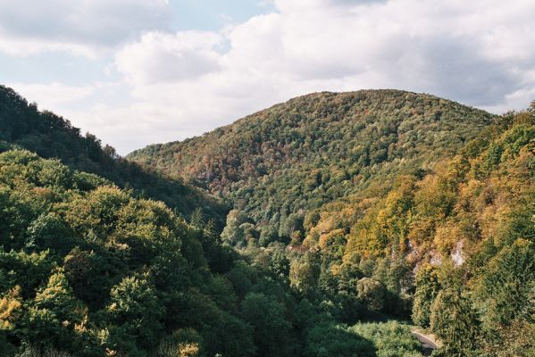 Habrůvka, 6.10.2006
Pohled od Býčí skály na západ na Slovenskou stráň.
Mots-clés: Habrůvka Josefovské údolí Býčí skála Slovenská stráň