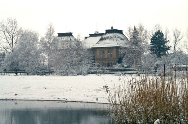 Opatovice nad Labem - písník Opaťák, únor 2004
Stará vila u opatovického nádraží (č.p. 45). Zde byly započaty práce na zpracování faunistického mapování druhů čeledi Elateridae. Mrzlo až praštělo, ale u sálajících kamen bylo dobře...
Schlüsselwörter: Opatovice nad Labem písník Opaťák vila