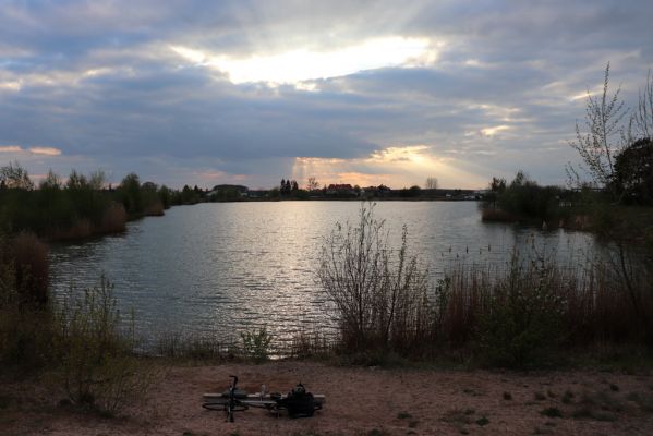 Opatovice nad Labem, 25.4.2020
Pohřebačka - Opaťák.
Klíčová slova: Opatovice nad Labem Pohřebačka Opaťák