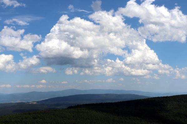 Deštné v Orlických horách, 10.7.2020
Velká Deštná - pohled na jihovýchod na Kralický Sněžník.
Klíčová slova: Deštné v Orlických horách Orlické hory Velká Deštná Kralický Sněžník