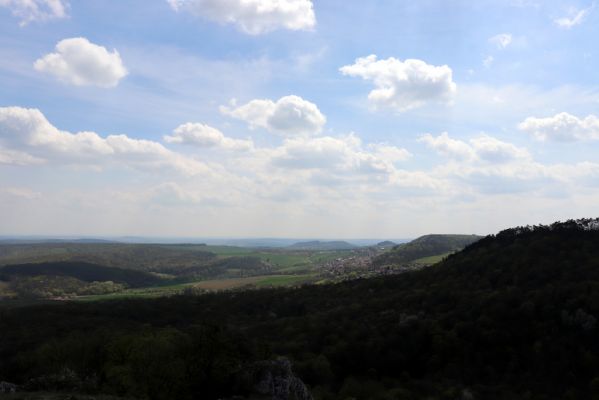 Pavlov, 30.4.2021
Děvín nad Soutěskou. Pohled na Klentnici.
Klíčová slova: Pavlov Děvín Soutěska Klentnice