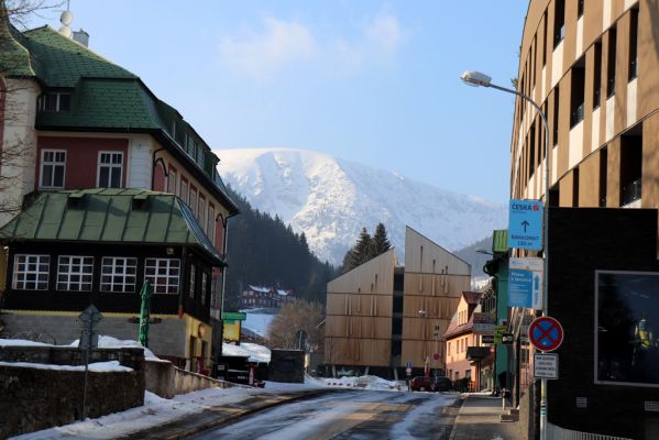 Pec pod Sněžkou, 24.3.2021
Pohled z Pece na Studniční horu.
Keywords: Krkonoše Pec pod Sněžkou Studniční hora
