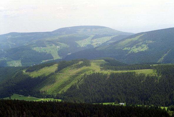 Krkonoše, Studniční hora, 4.6.2002
Pohled přes Široký hřbet na Černou horu.



Schlüsselwörter: Pec pod Sněžkou Krkonoše Studniční hora Široký hřbet Černá hora Orithales serraticornis