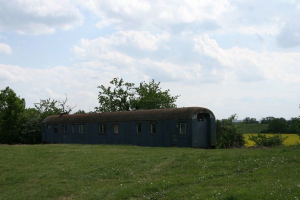 Piletice, vrch Okrouhlík - Třešňovka, 10.5.2009
U horního okraje stepi nám přes zimu vyrostlo malé nádraží.
Mots-clés: Hradec Králové Piletice Okrouhlík třešňovka Anthaxia candens