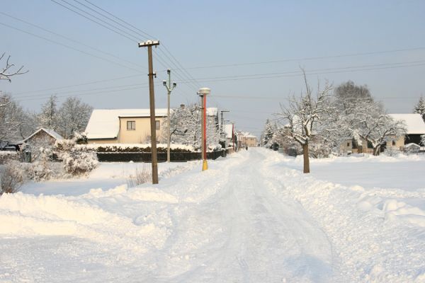 Pohřebačka 34, 11.1.2010
Zachumelený rybníček Dostálka a cesta k nádraží.
Keywords: Opatovice nad Labem Pohřebačka