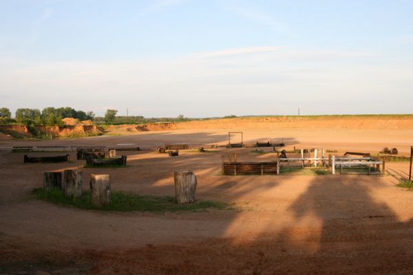 Praskačka, 23.5.2010
Rozsáhlá pískovna východně od obce.
Schlüsselwörter: Praskačka pískovna