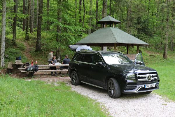 Ajdovščina, Predmeja, 22.5.2023
Piknikoviště v dolině pod vrchem Suhi hrib. 
Schlüsselwörter: Slovenia Ajdovščina Predmeja Trnovski gozd vrch Suhi hrib Dušánek Samek