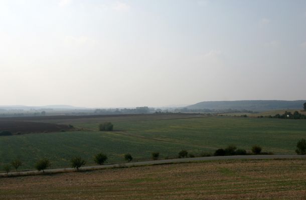 Převýšov - vrch Vinice, 22.9.2009
Pohled na večerní krajinu u Žehuňského rybníka a Žehuňské obory.
Schlüsselwörter: Převýšov Žehuňská obora