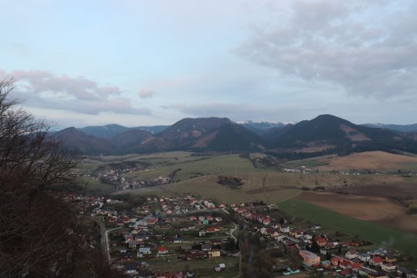 Rajecké Teplice, 7.4.2019
Skalky, večerní vyhlídka na Kozol a Martinské hole.
Keywords: Rajecké Teplice Skalky Malá Fatra