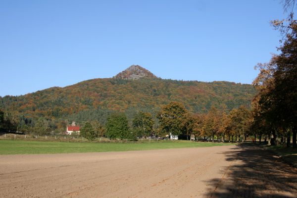 Mimoň, vrch Ralsko, 11.10.2010
Vrch Ralsko od Mimoně od Vranovské aleje.



Klíčová slova: Mimoň vrch Ralsko