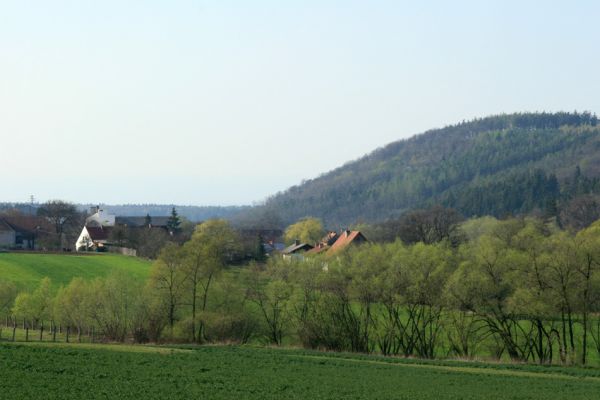 Deštnice - Sádek, Sádecký vrch, 11.4.2007
Pohled od jihovýchodu na Deštnici a Sádecký vrch.
Klíčová slova: Deštnice Sádek Sádecký vrch