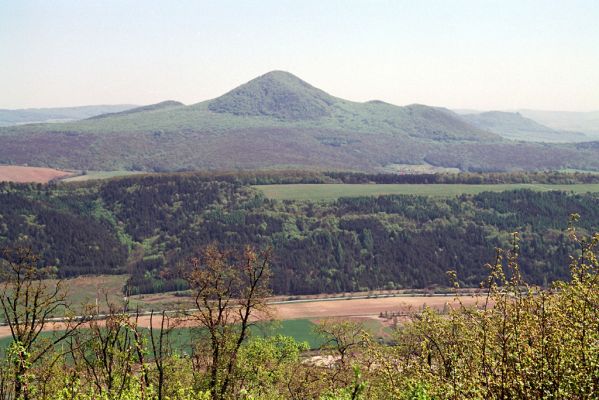 Velký Šariš, 5.5.2003
Pohled z hradu na Stráž.


Klíčová slova: Velký Šariš hrad vrch Stráž