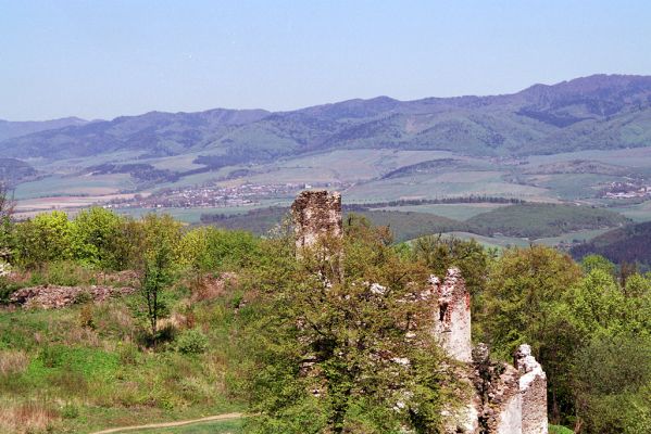 Velký Šariš, 5.5.2003
Pohled z hradu na Čergov.



Schlüsselwörter: Velký Šariš hrad Čergov