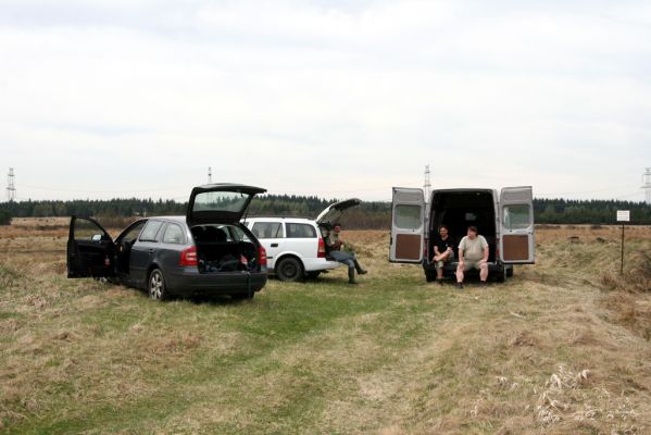 Hora Svatého Šebestiána, 29.4.2012
Rašeliniště - společné foto se známým místním entomologem Oldřichem Odvárkou. 
Klíčová slova: Krušné hory Hora Svatého Šebestiána Dušánek Samek Odvárka