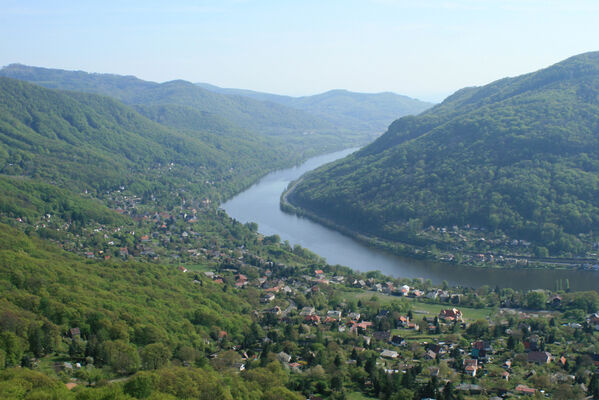 Ústí nad Labem, Střekov, 22.4.2007
Pohled ze Sluneční stráně na Brnou.
Klíčová slova: Ústí nad Labem Střekov České středohoří Brná