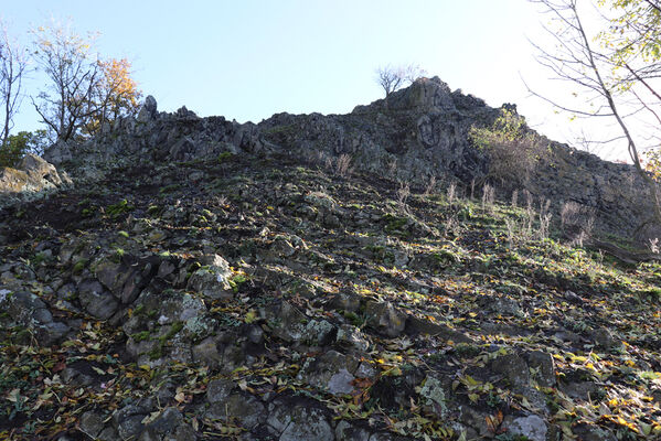 Sebuzín, 25.10.2022
Vrch Lenoch, Havraní skála.
Klíčová slova: Ústí nad Labem Sebuzín České středohoří vrch Lenoch Havraní skála