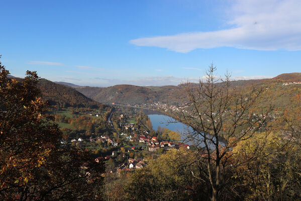 Sebuzín, 25.10.2022
Vrch Lenoch, Havraní skála. Pohled na Sebuzín.
Schlüsselwörter: Ústí nad Labem Sebuzín České středohoří vrch Lenoch Havraní skála